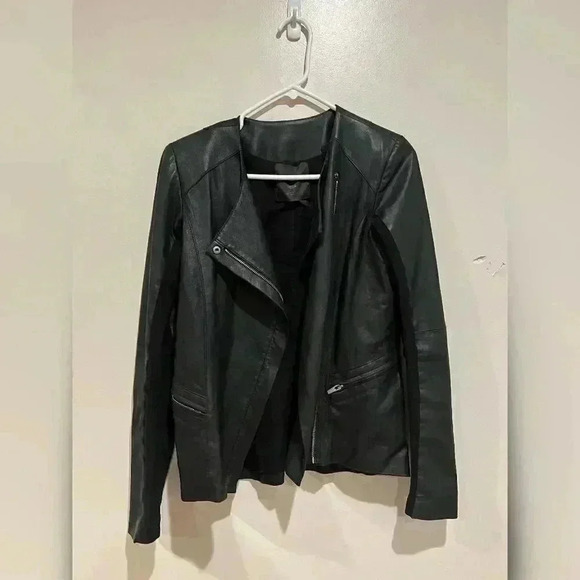 VEDA
Women's Max Classic Smooth Jacket Black Plain Pattern - Picture 6 of 14